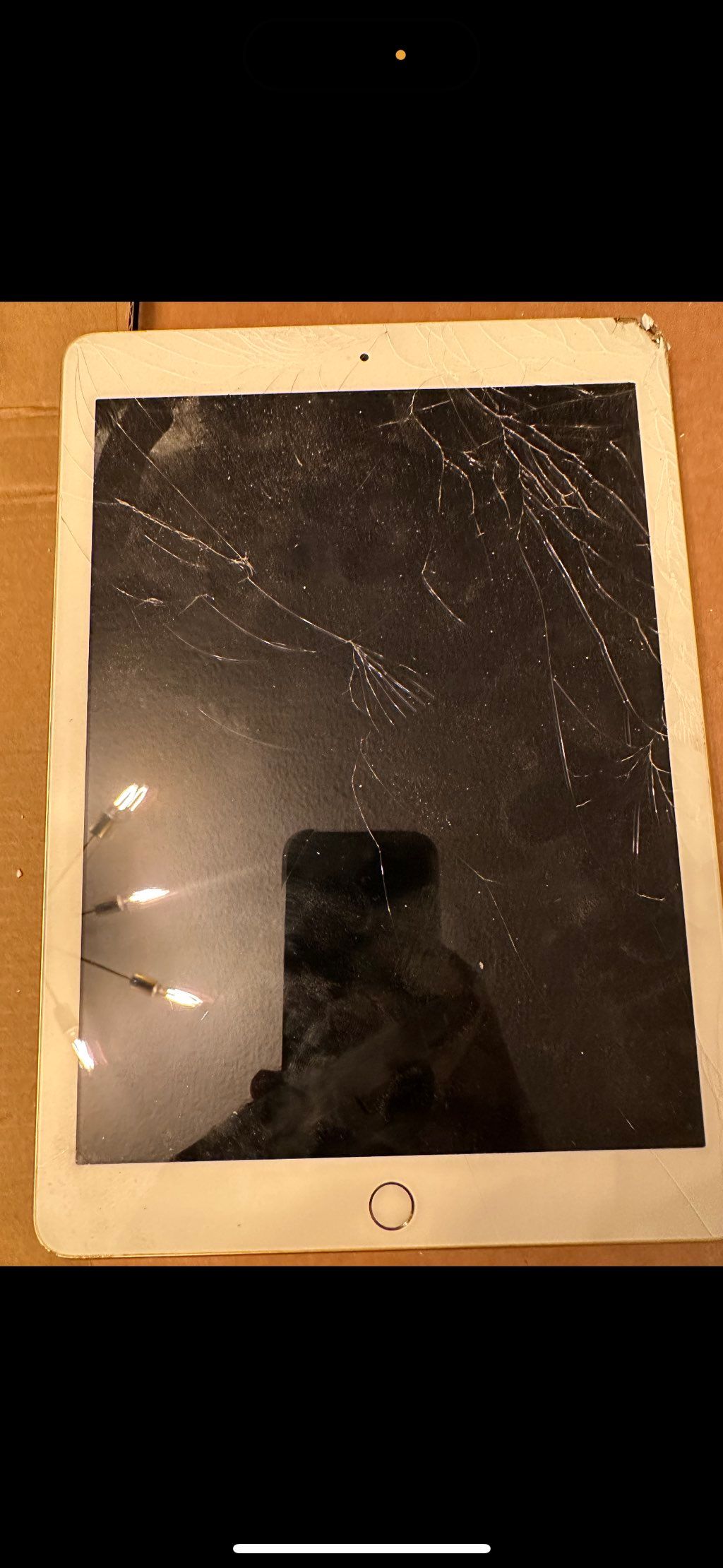 Before: Ipad Screen Crack Damage