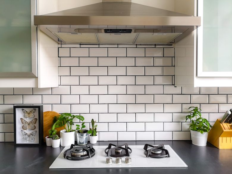 range hood with tile backsplash