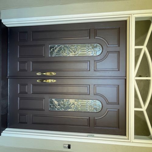 Quick and high-quality door painting. Very satisfi