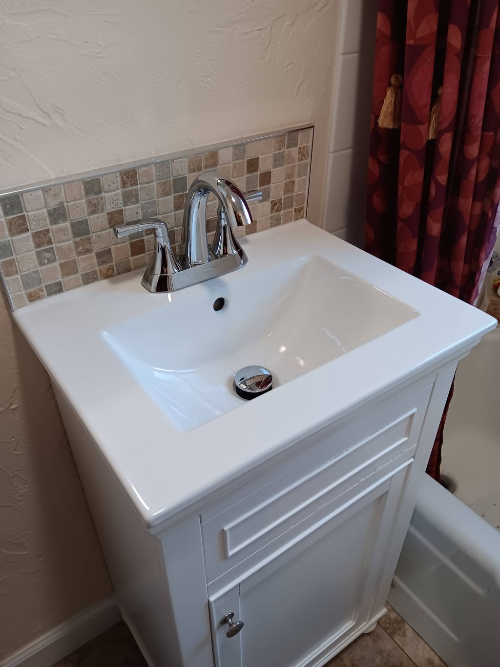 Installed vanity assembly, faucet, & tile backspla