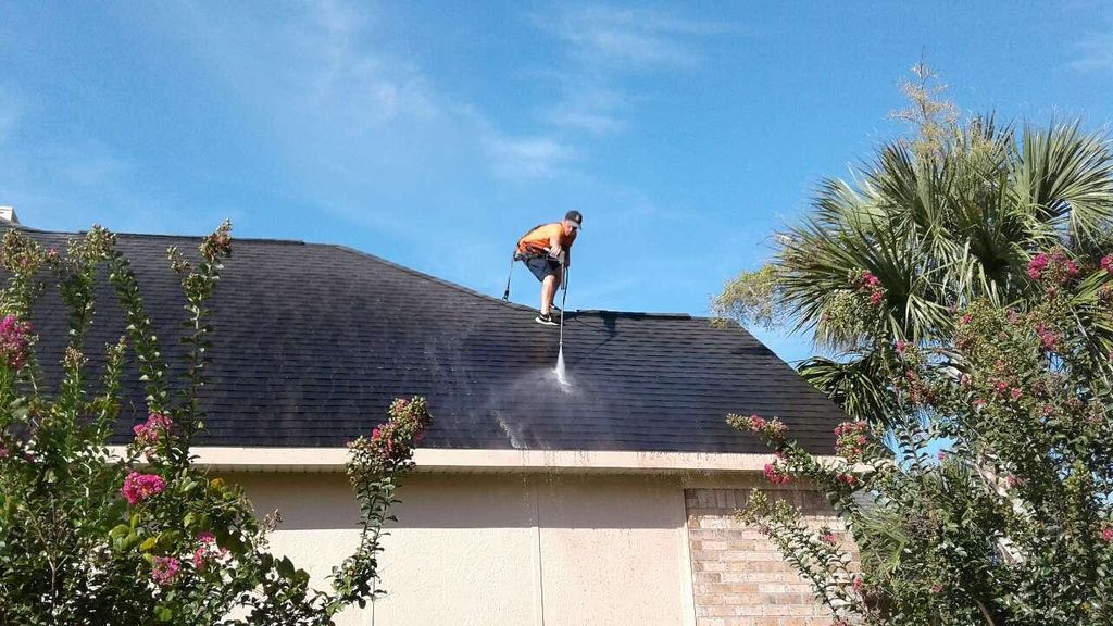Asphalt Shingle Low Pressure Chemical Wash