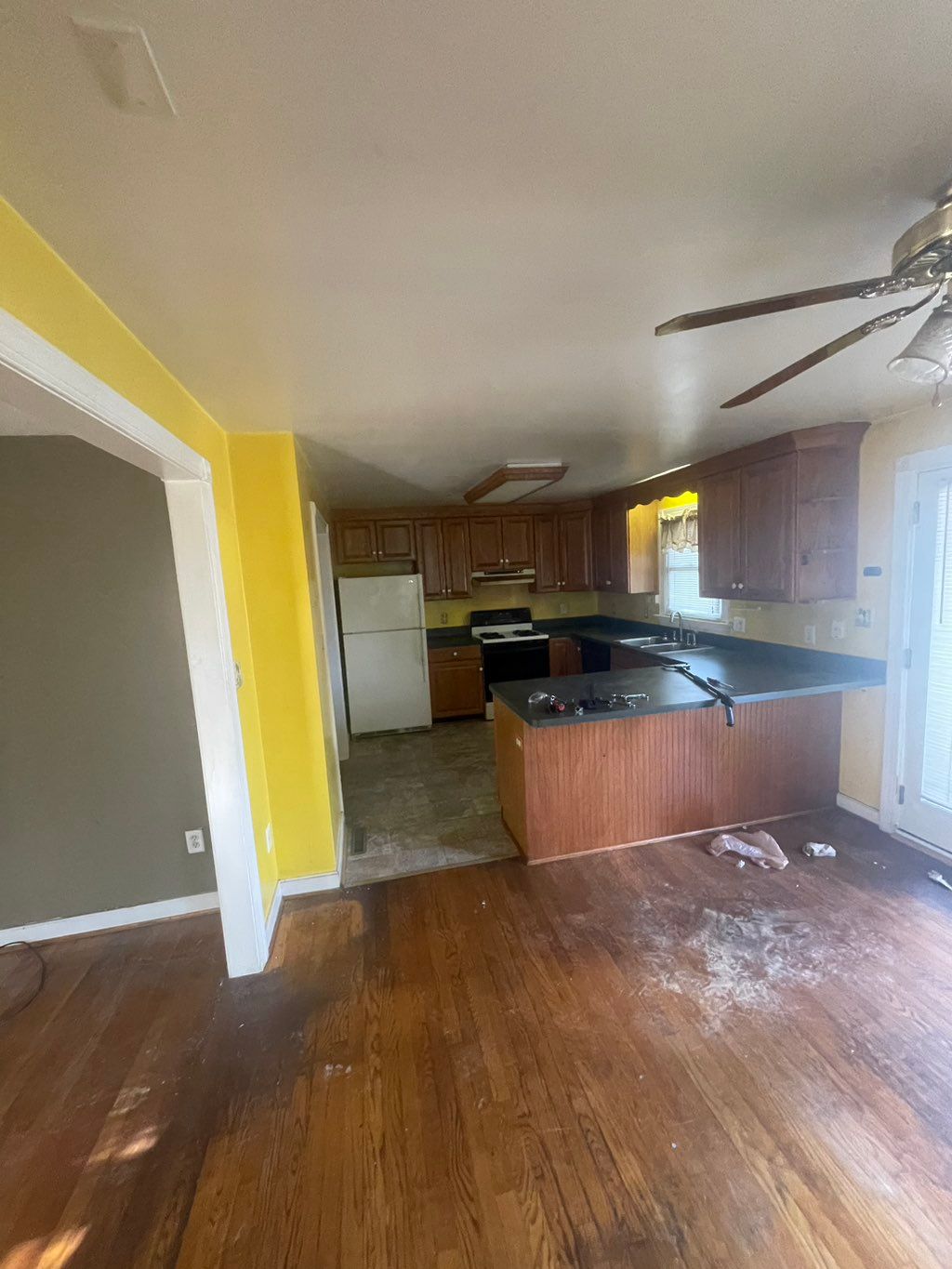 Before kitchen remodeling 
