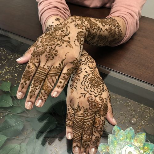 Modern henna style 