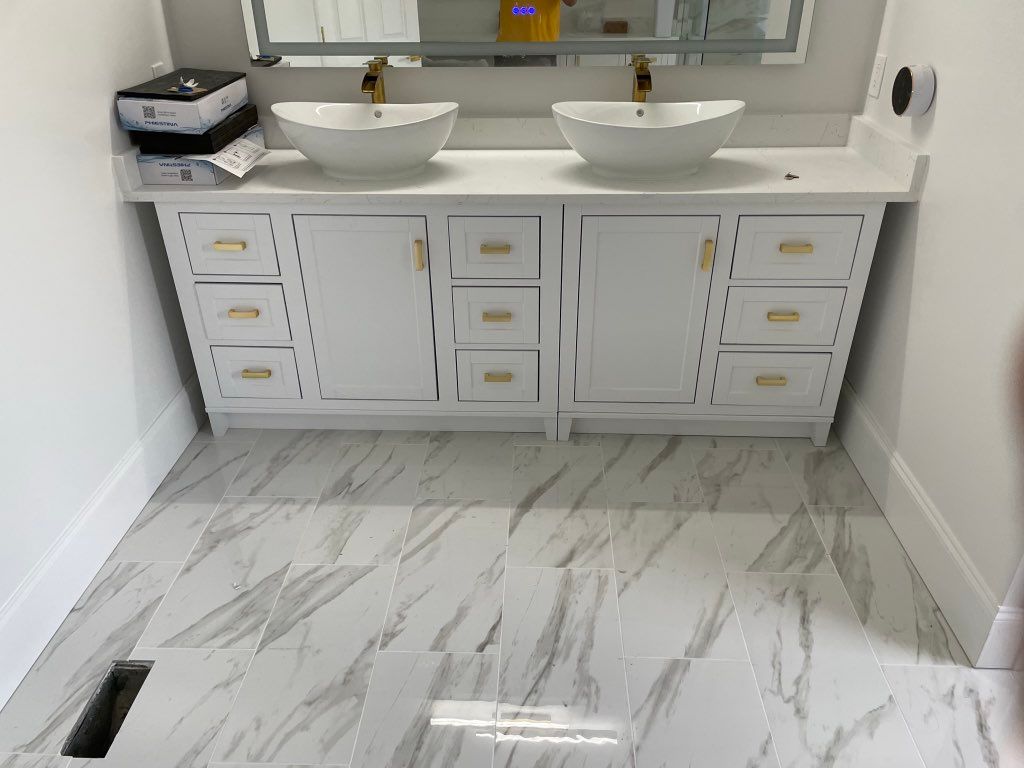 New bathroom ( Ronald Acuña house)