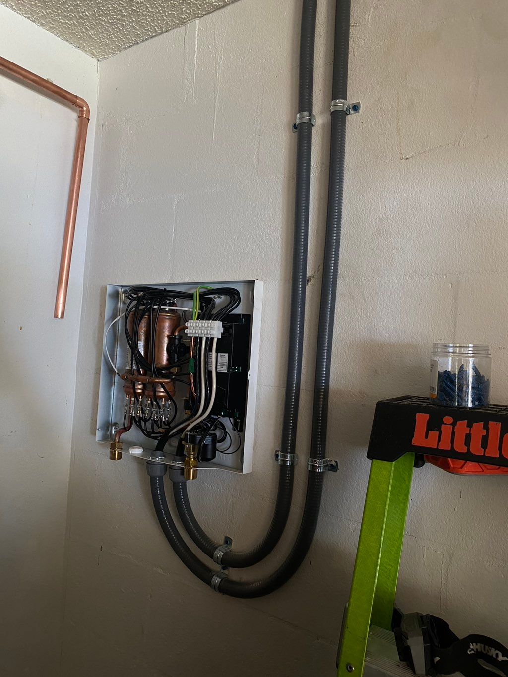 Tankless water heater circuit