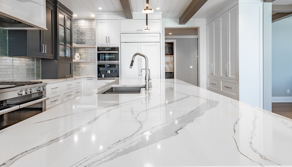 white marble kitchen countertopp