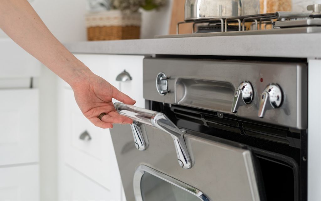 How to clean a gas oven.