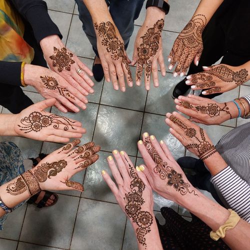 I hired Praveena for henna services for a group of
