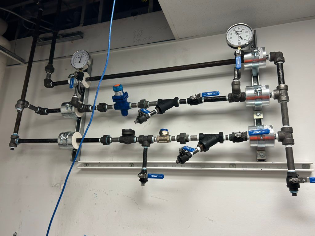 Threaded pipe connections 