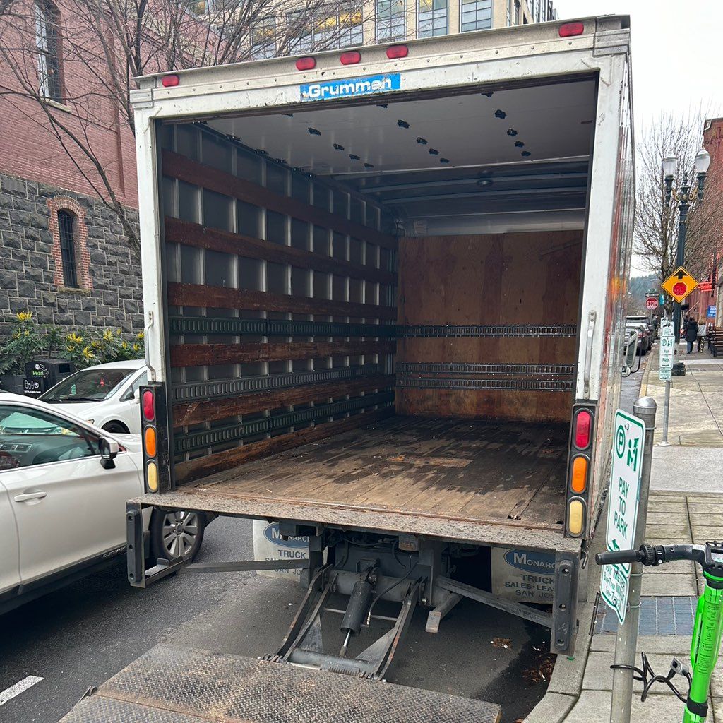 Universal Garbage LLc