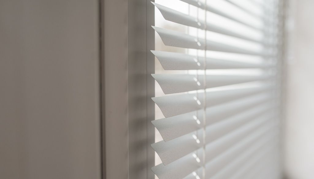 clean plastic blinds