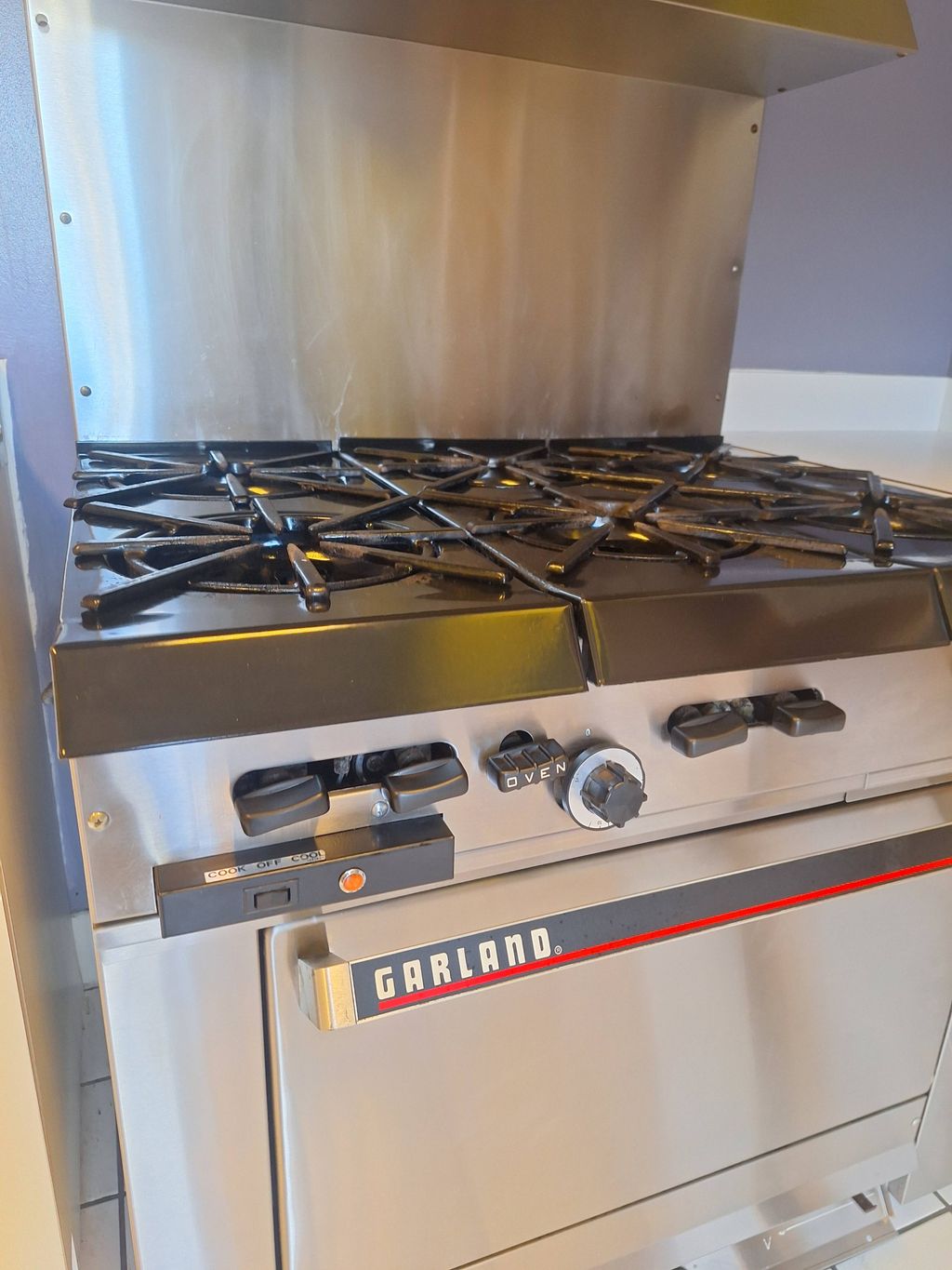 Kitchen stove after cleaning 