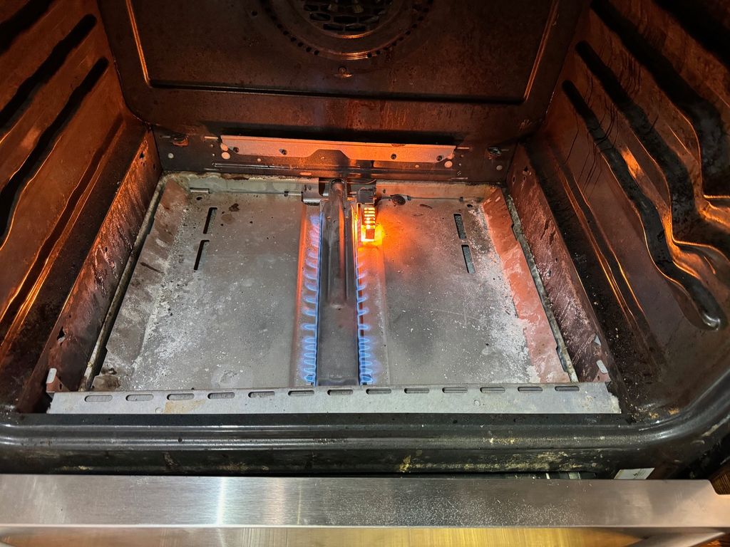 Replacing the igniter of the gas oven