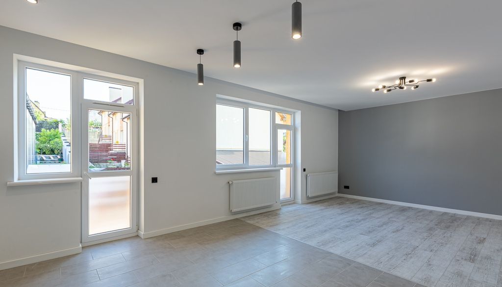 empty living room for move out cleaning