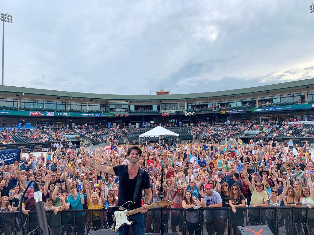Opening for Big & Rich, 2021