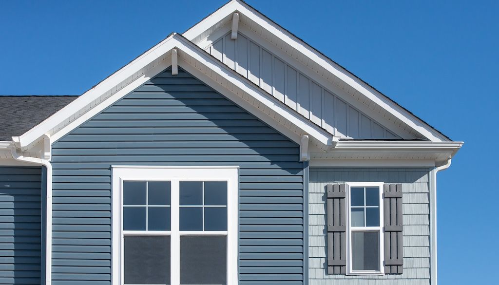 horizontal vinyl siding, shingle and vertical siding i