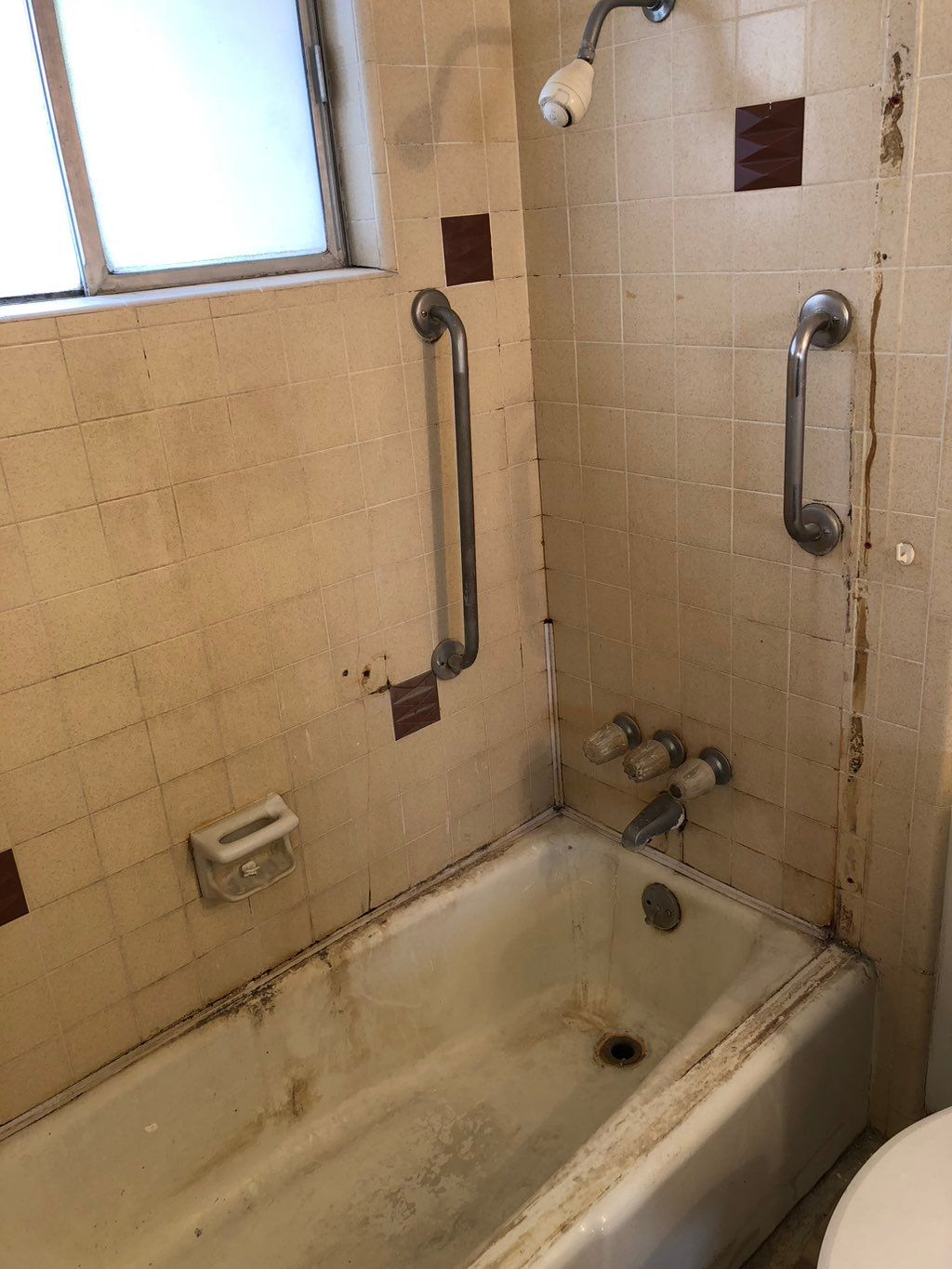 Tub & tile before