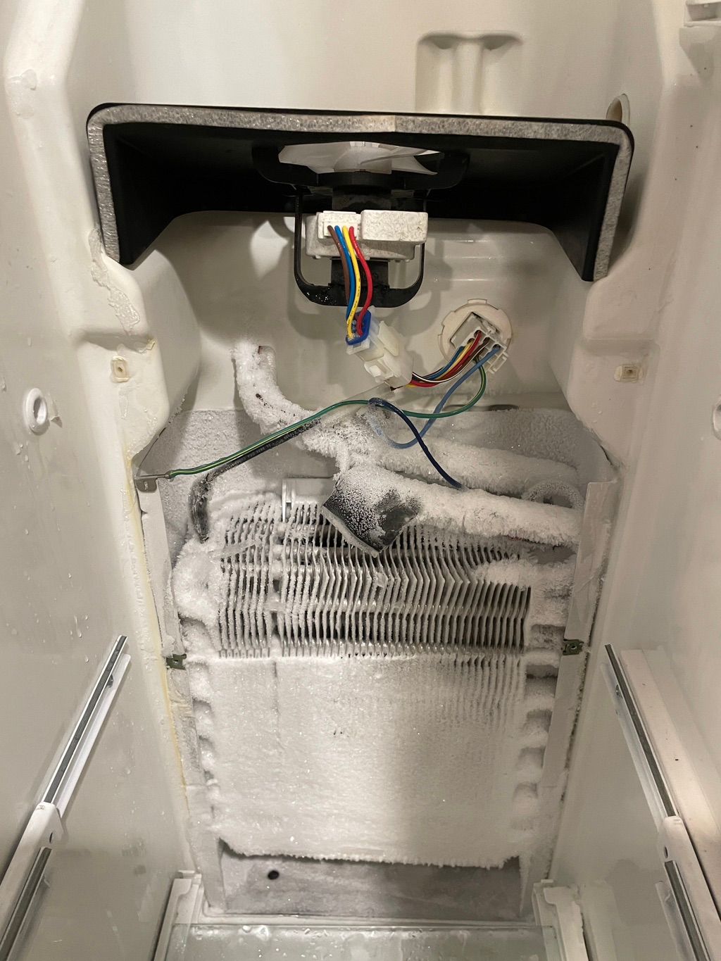 Replacement of the defrost thermostat on a refrige