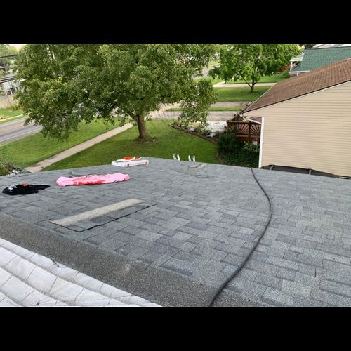Full shingle roof replacement (1/2)