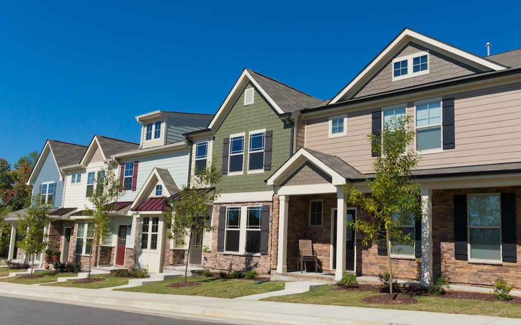 How to choose the right vinyl siding colors for your home.