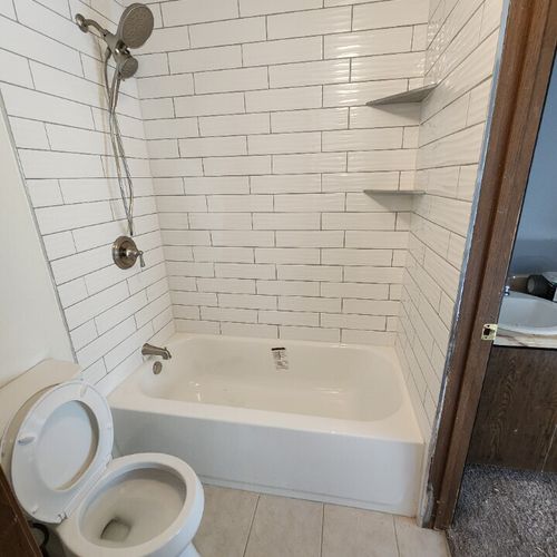 Tub with tile 