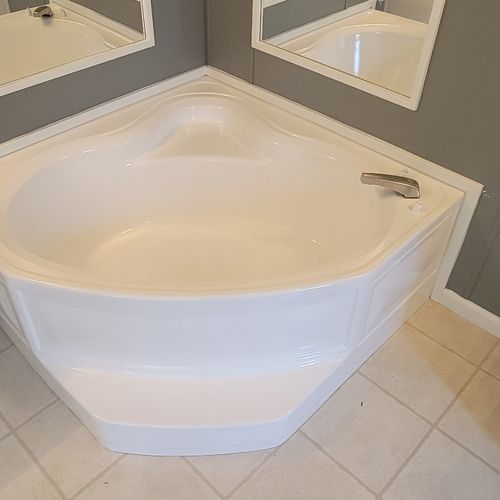Jetted Tub-After He&Vo Refinishing and Details 