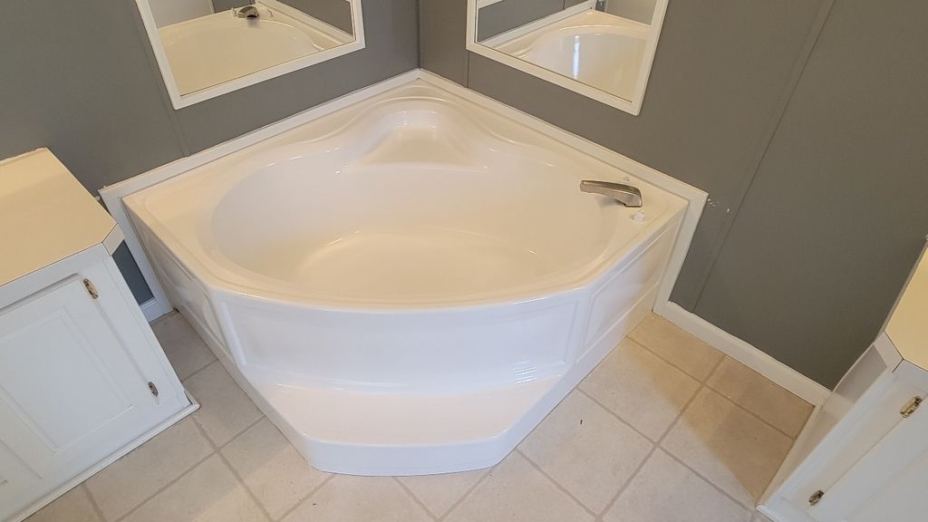 Jetted Tub-After He&Vo Refinishing and Details 