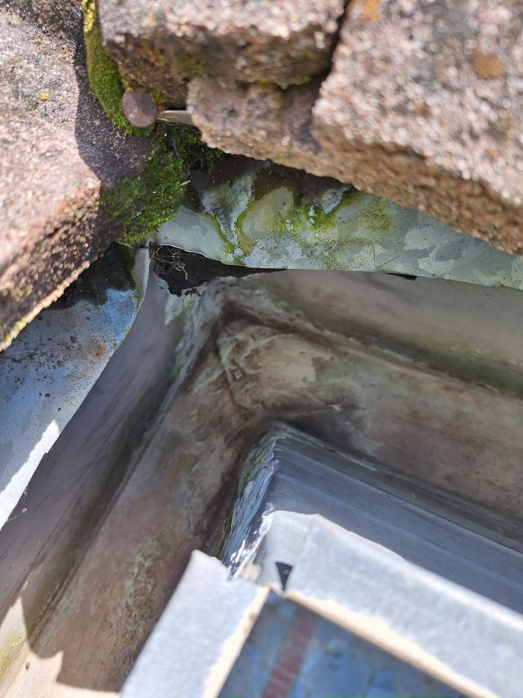 Gutter Cleaning and Maintenance