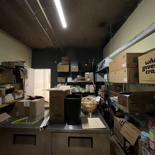 Before
Industrial bakery/cafe storeroom reorganiza