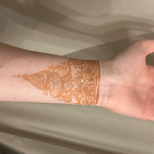 Tasmi did such a great job on my henna! I was in a