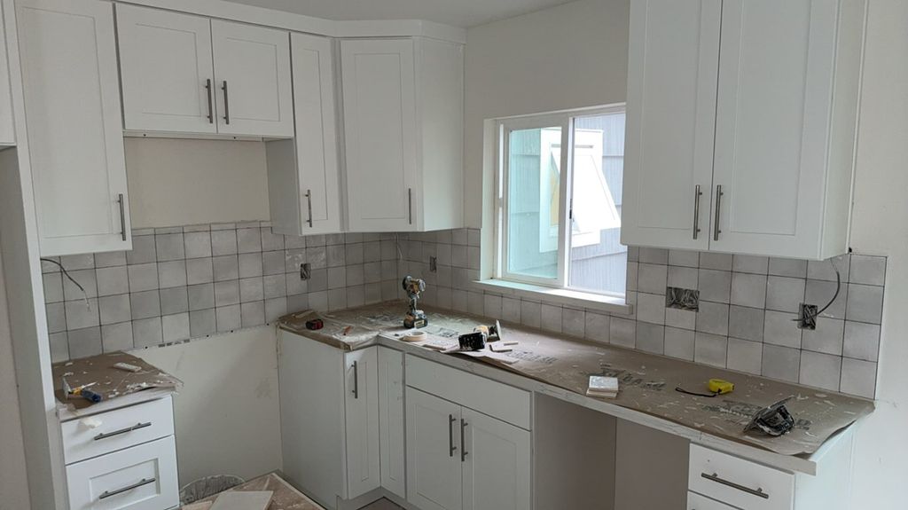 Kitchen Backsplash Install 