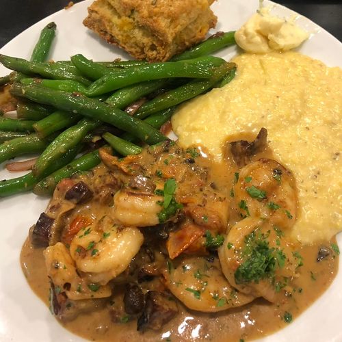 Shrimp & Grits, Green Beans, Cheesy Biscuit