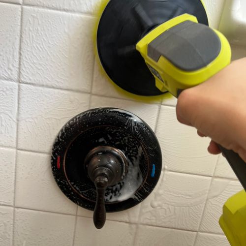 We use power scrubbing tools to make sure your hom