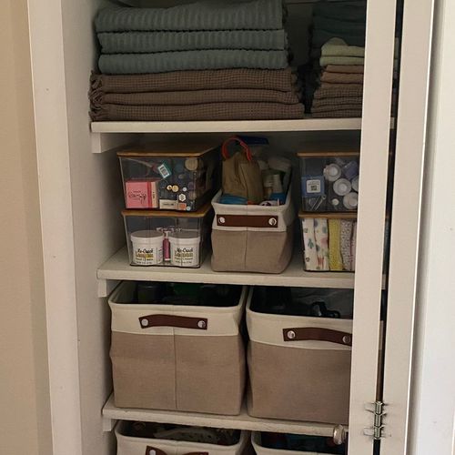 Linen closet organization 
