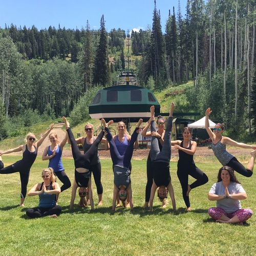 A yoga retreat in the trees! 🌲🌳