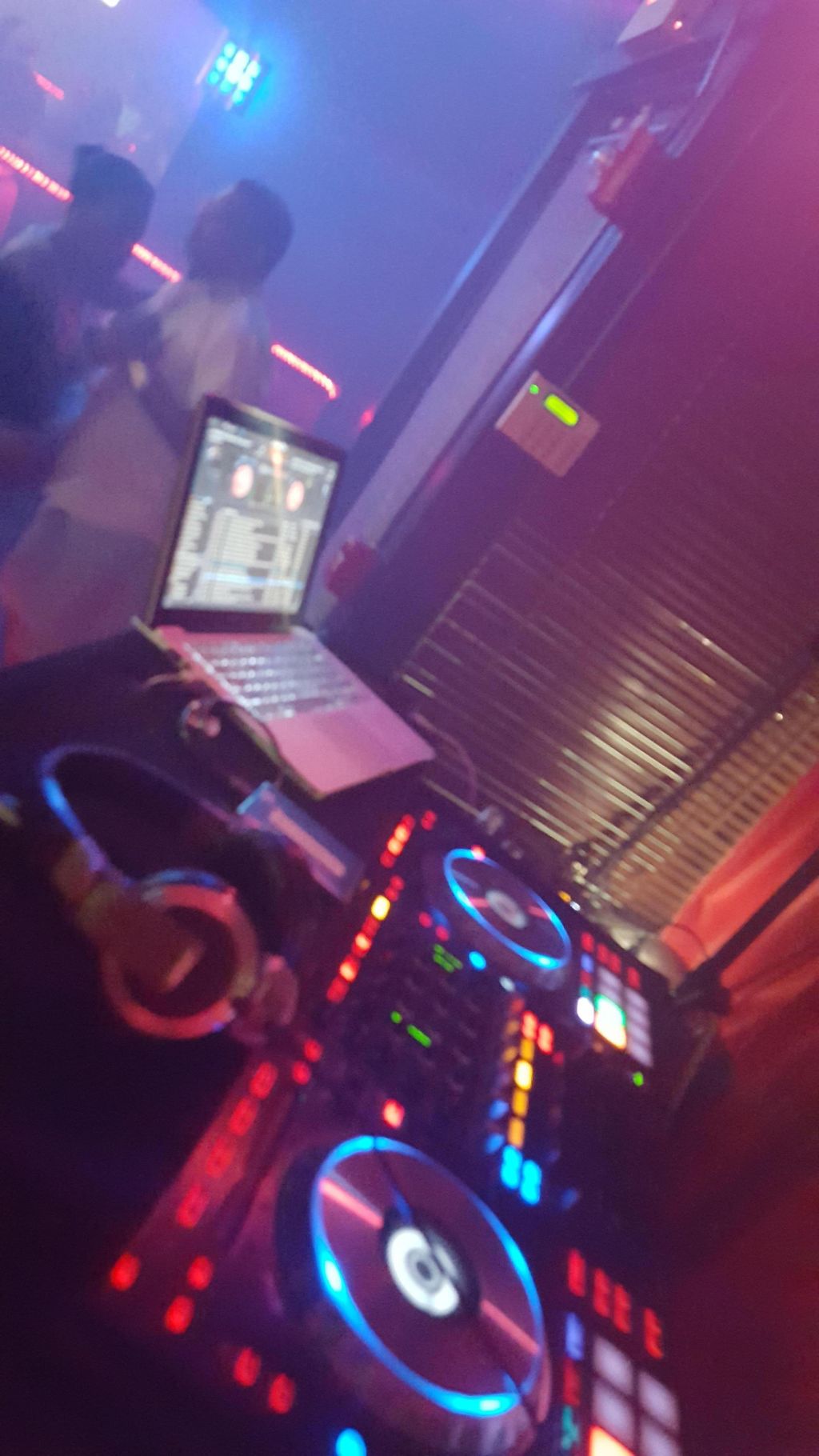 DJ FITH WHEEL ON FIRE!