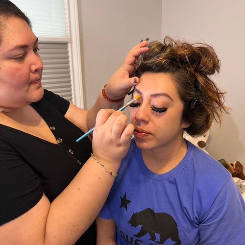 A Makeup Artist offers a special discount when you
