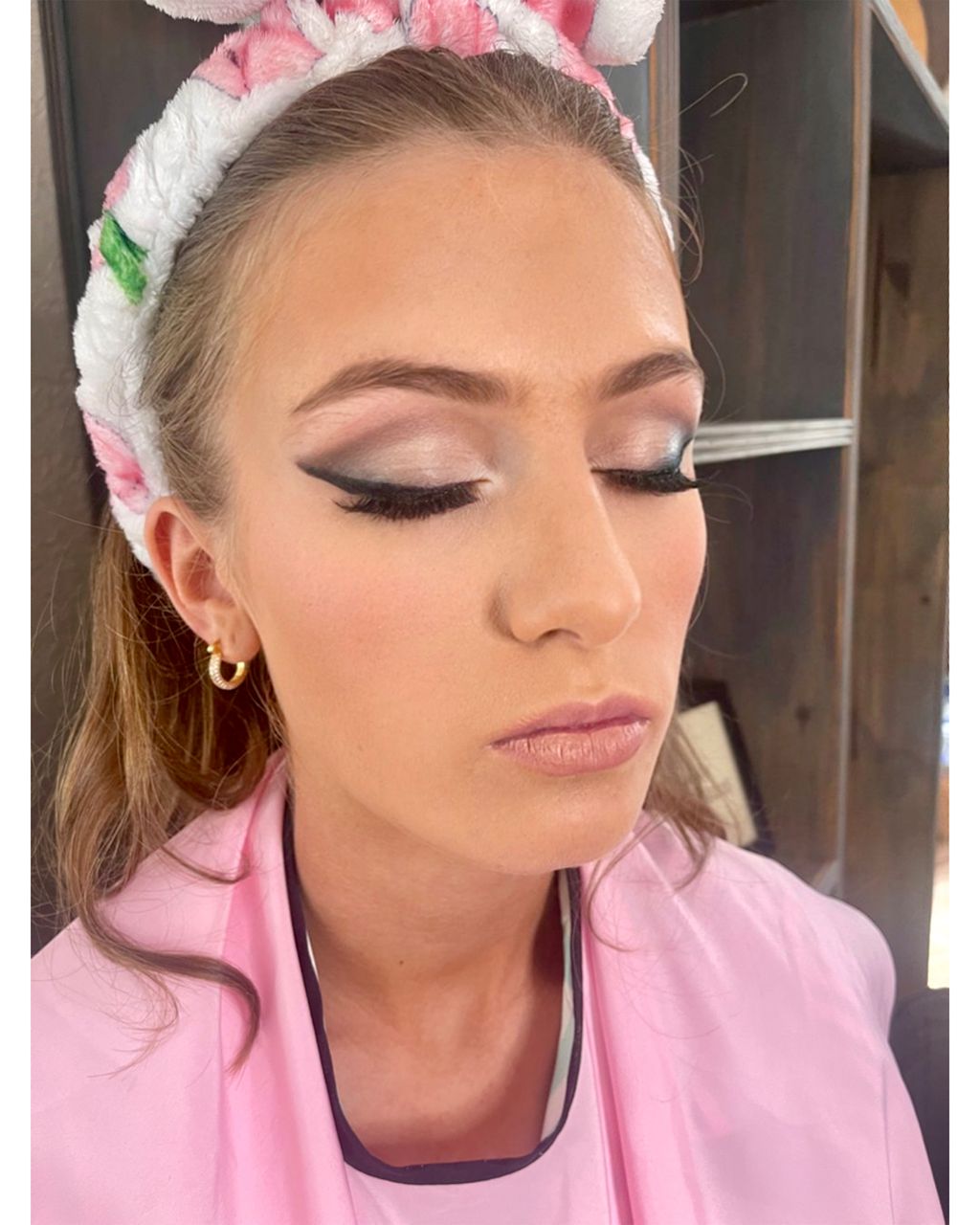 Minimal Cut Crease with Smokey eye