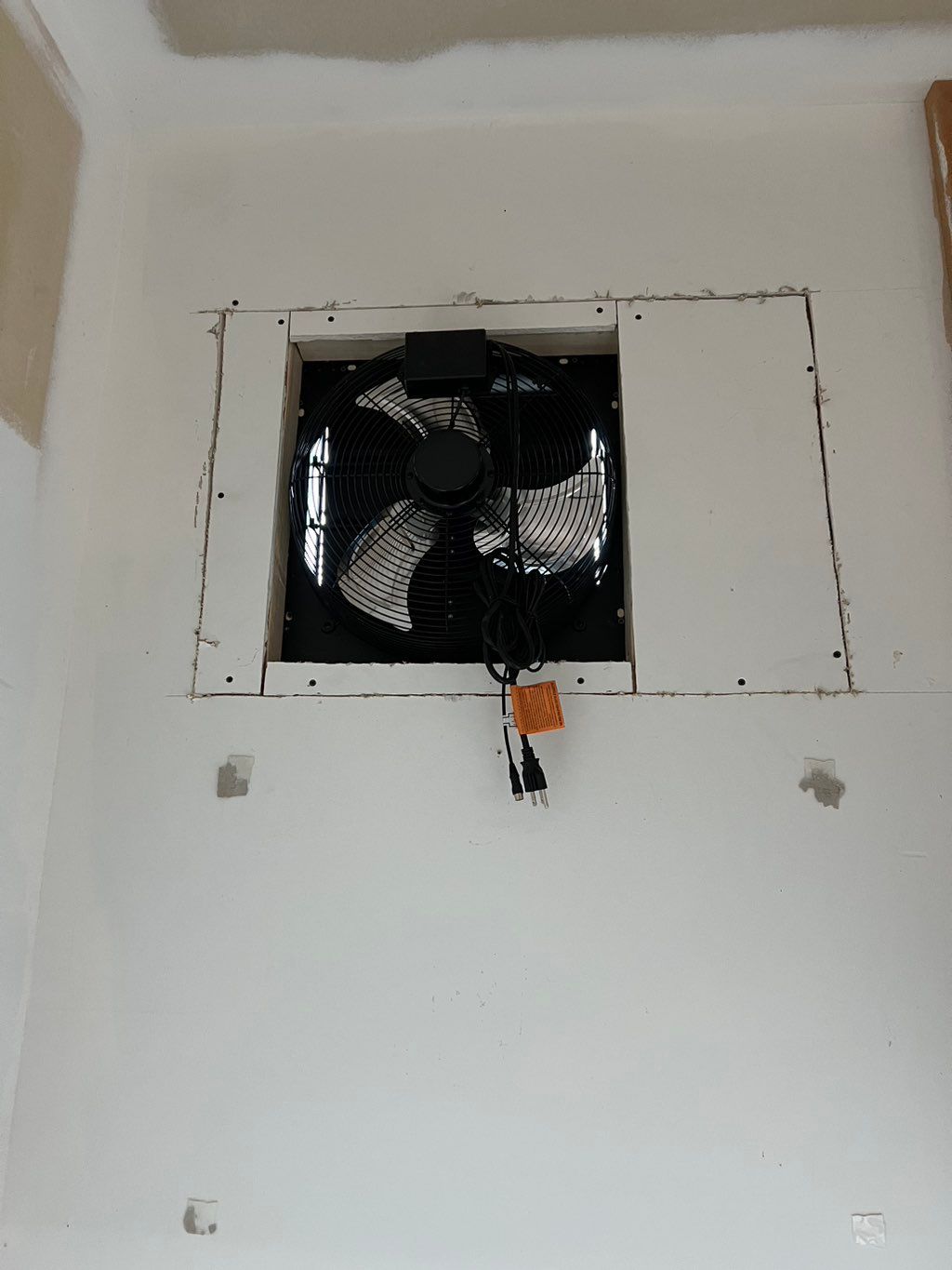 Exhaust fan in garage 