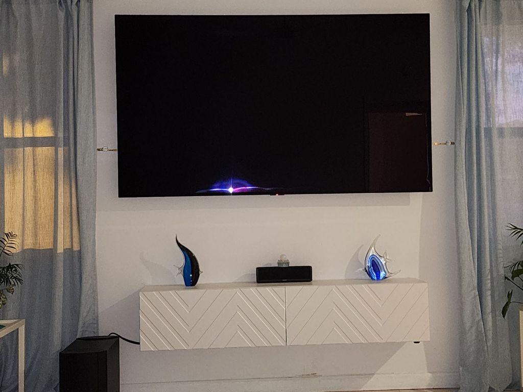 Flatscreen wall mount, hidden cords