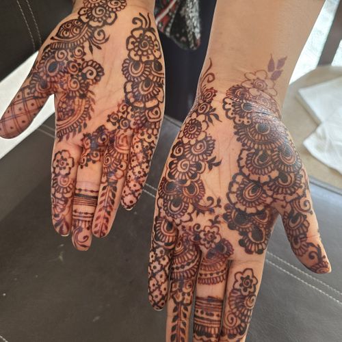 Henna Tattooing