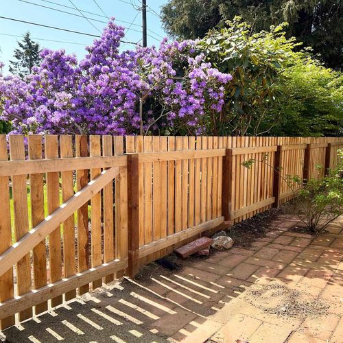 I hired Berserk to build a 4ft cedar fence. The en