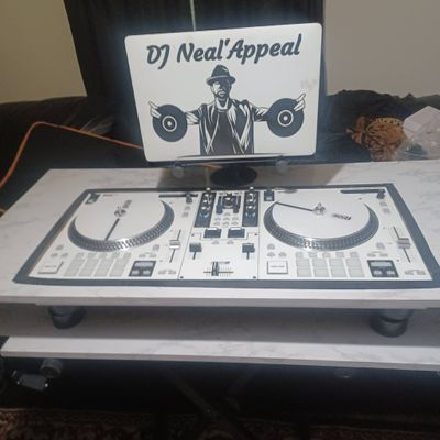 Avatar for Robert's Professional DJ Services