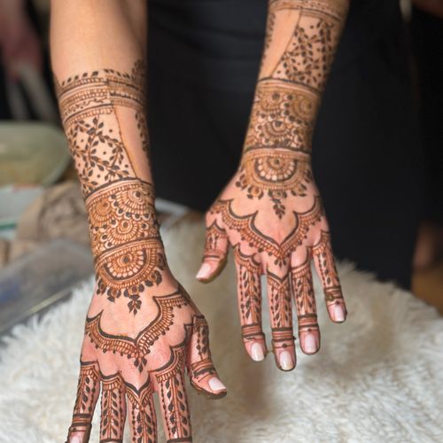 Henna Tattooing