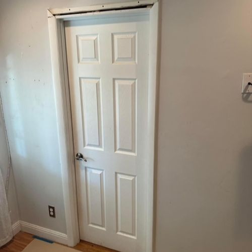 Eliminate door between secondary bedroom and prima