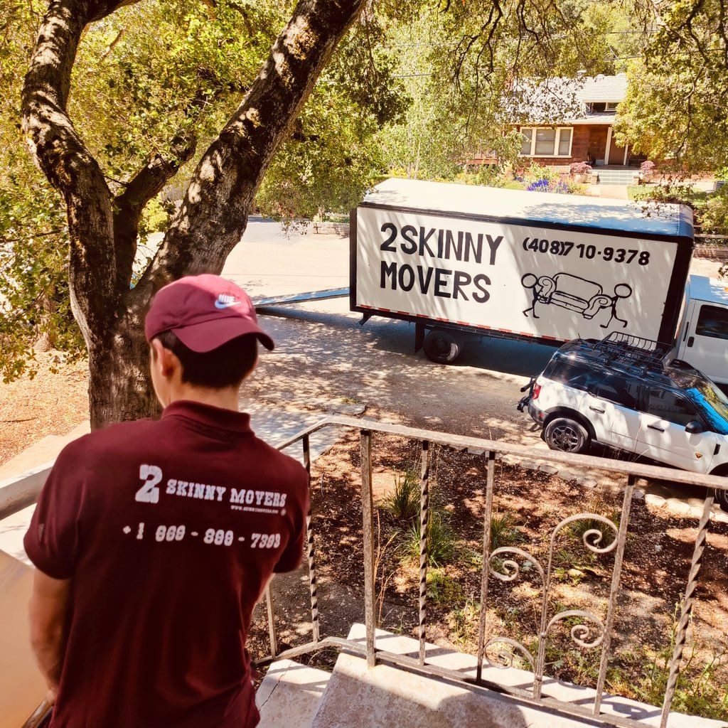 2 Skinny Movers