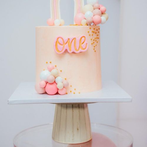 I recently ordered a cake from Cake Walk by Dolly 