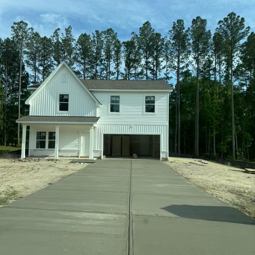 Driveway with a piece of side walk