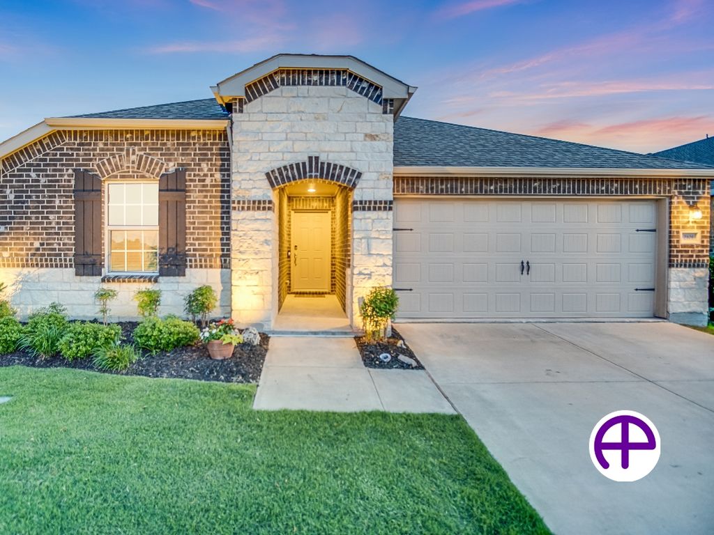 Twilight Elegance: Single-Story Home with AccuTwil