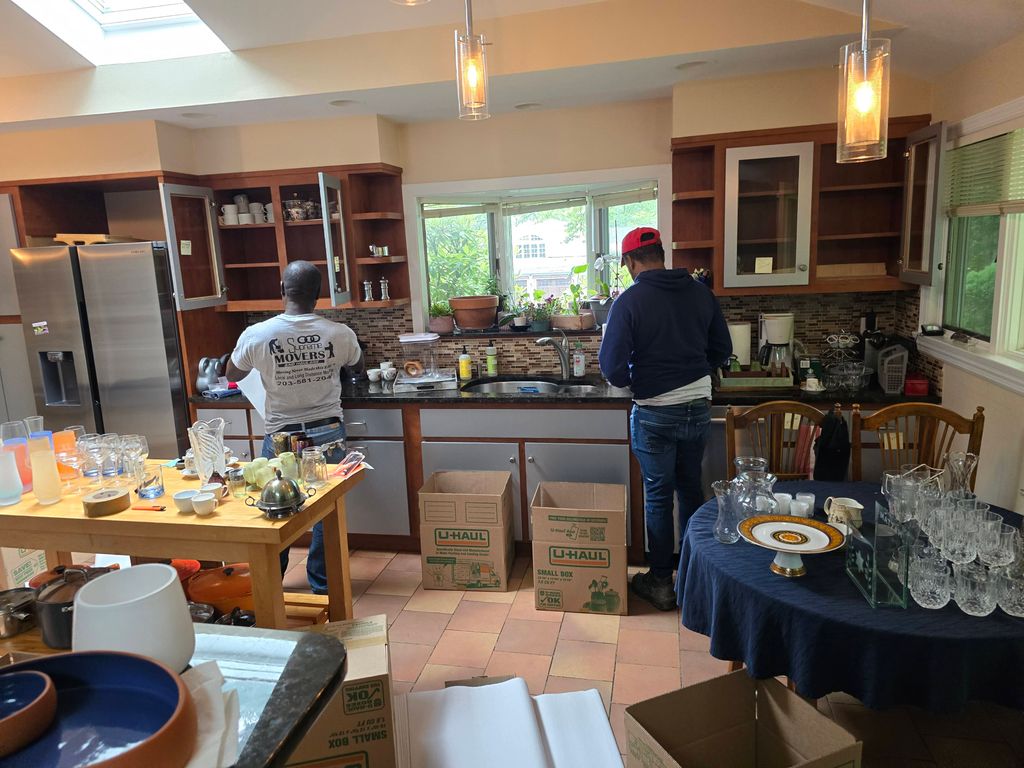 Crew packing  Kitchen